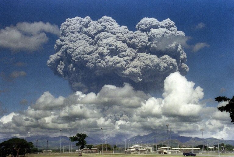 Pinatubo Explodes